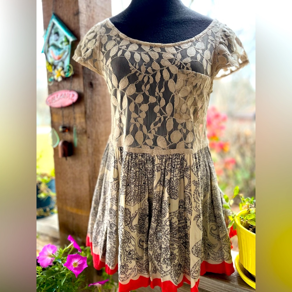 Free People Womens’ XS Beige Peplum Lace Top - EUC